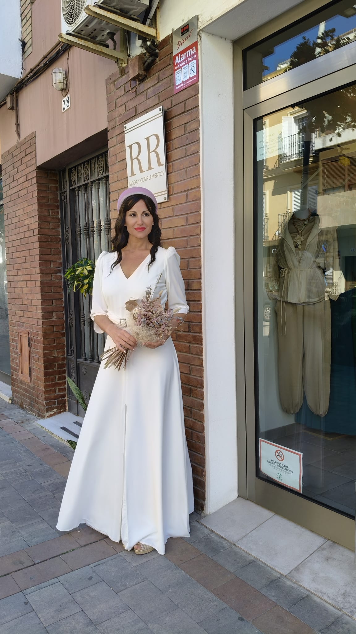 Vestido Fiesta Blanco con Escote en V      Ideal Novia