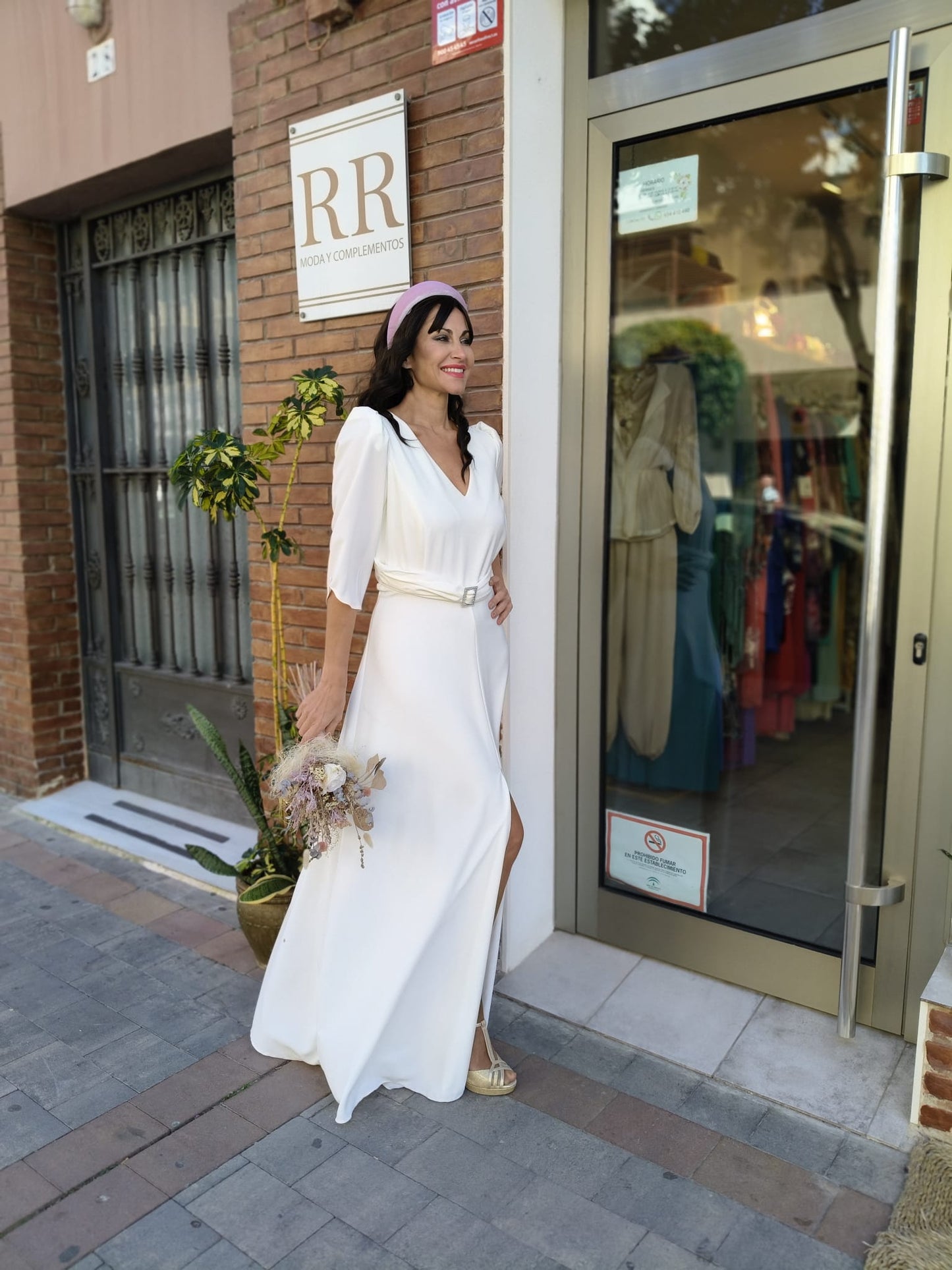 Vestido Fiesta Blanco con Escote en V      Ideal Novia