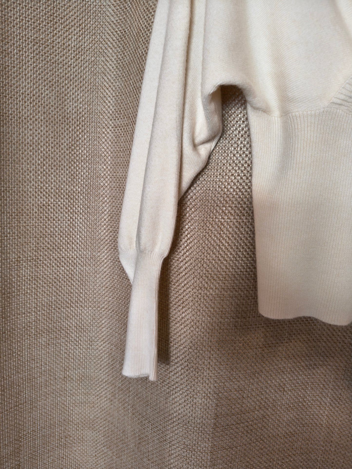 Z.OUTLET.           Jersey cuello V beige