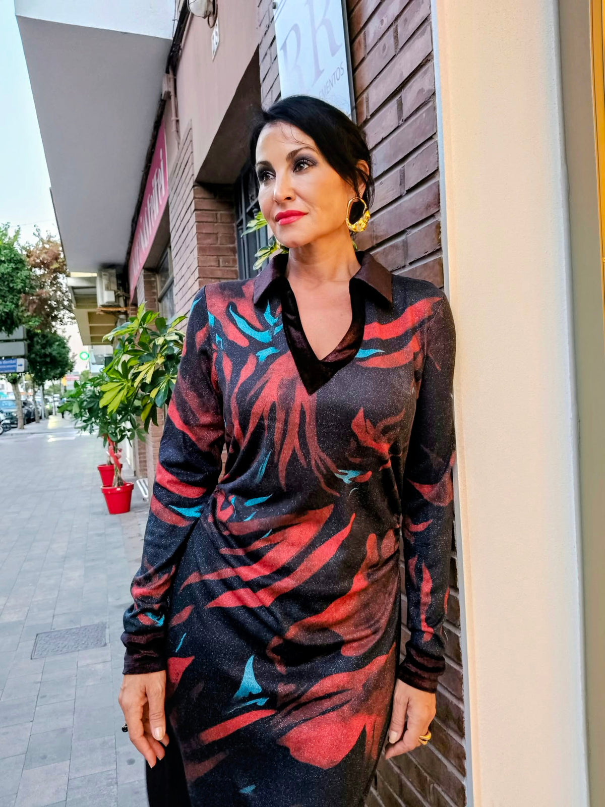 Vestido largo negro y rojo con brillo