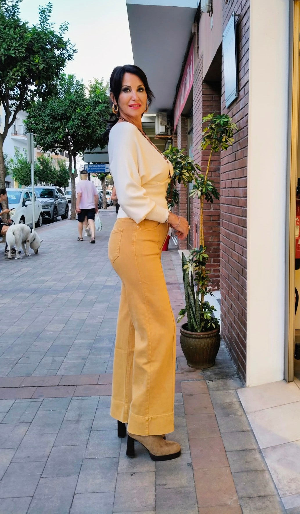 Jeans Mostaza Adet de Corte Recto con Nervio Central