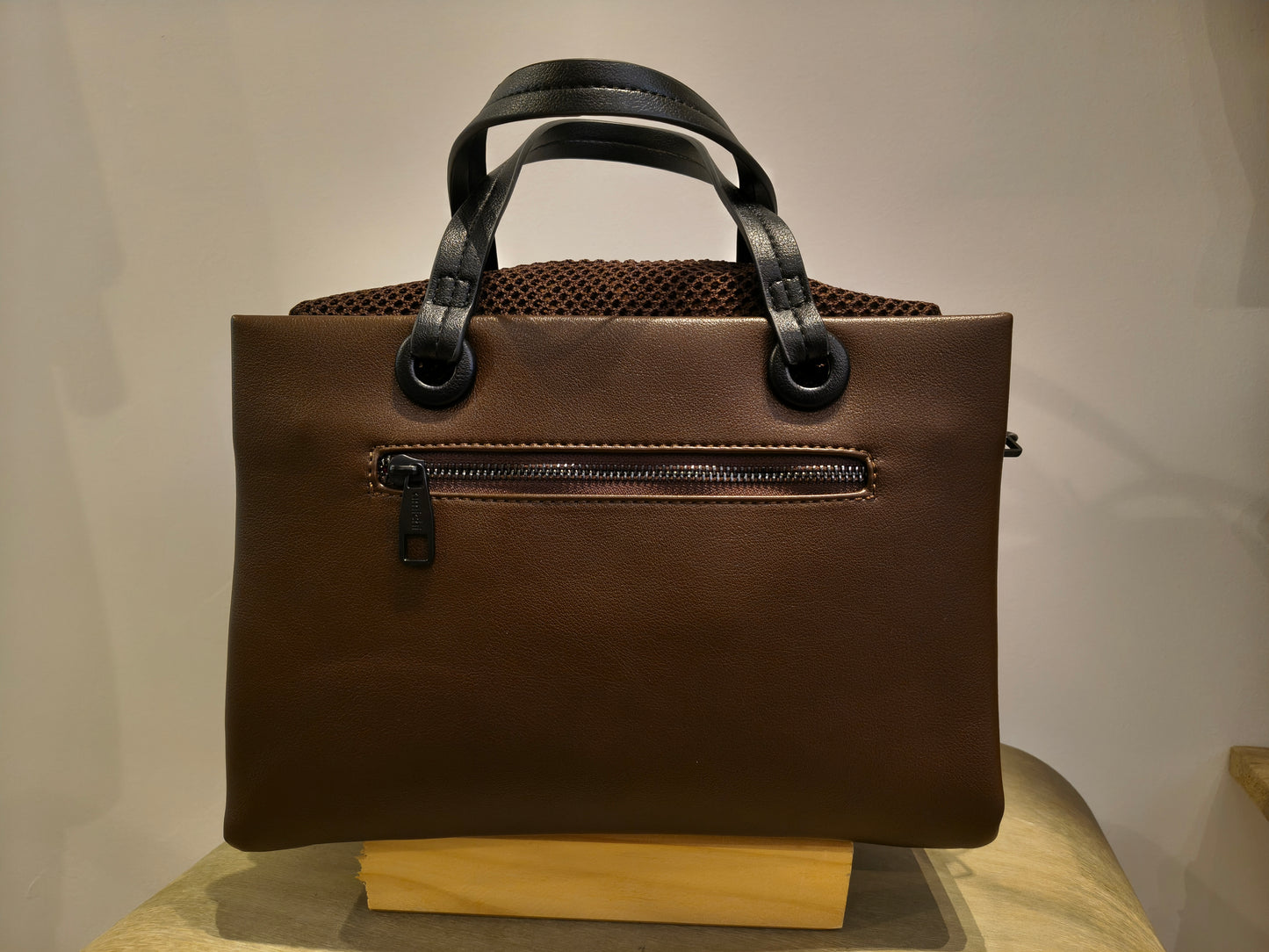 Bolso Amichi con Asa de Mano y Bandolera · Marrón Chocolate, Beige o Marfil