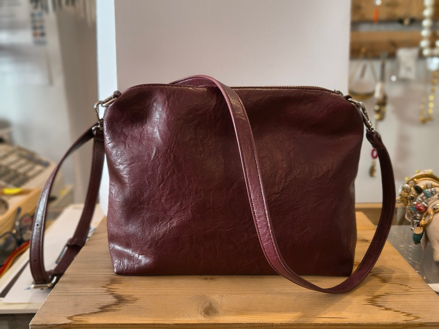 Z.OUTLET.              Bolso Amichi Shopper Burdeos con Bolso Interior Bandolera · Polipiel