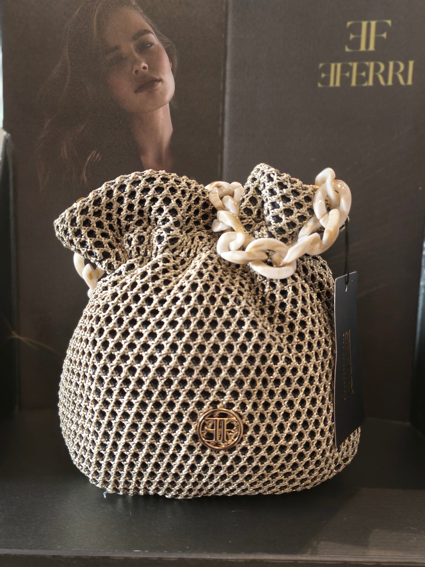 Bolso bombonera beige o negra
