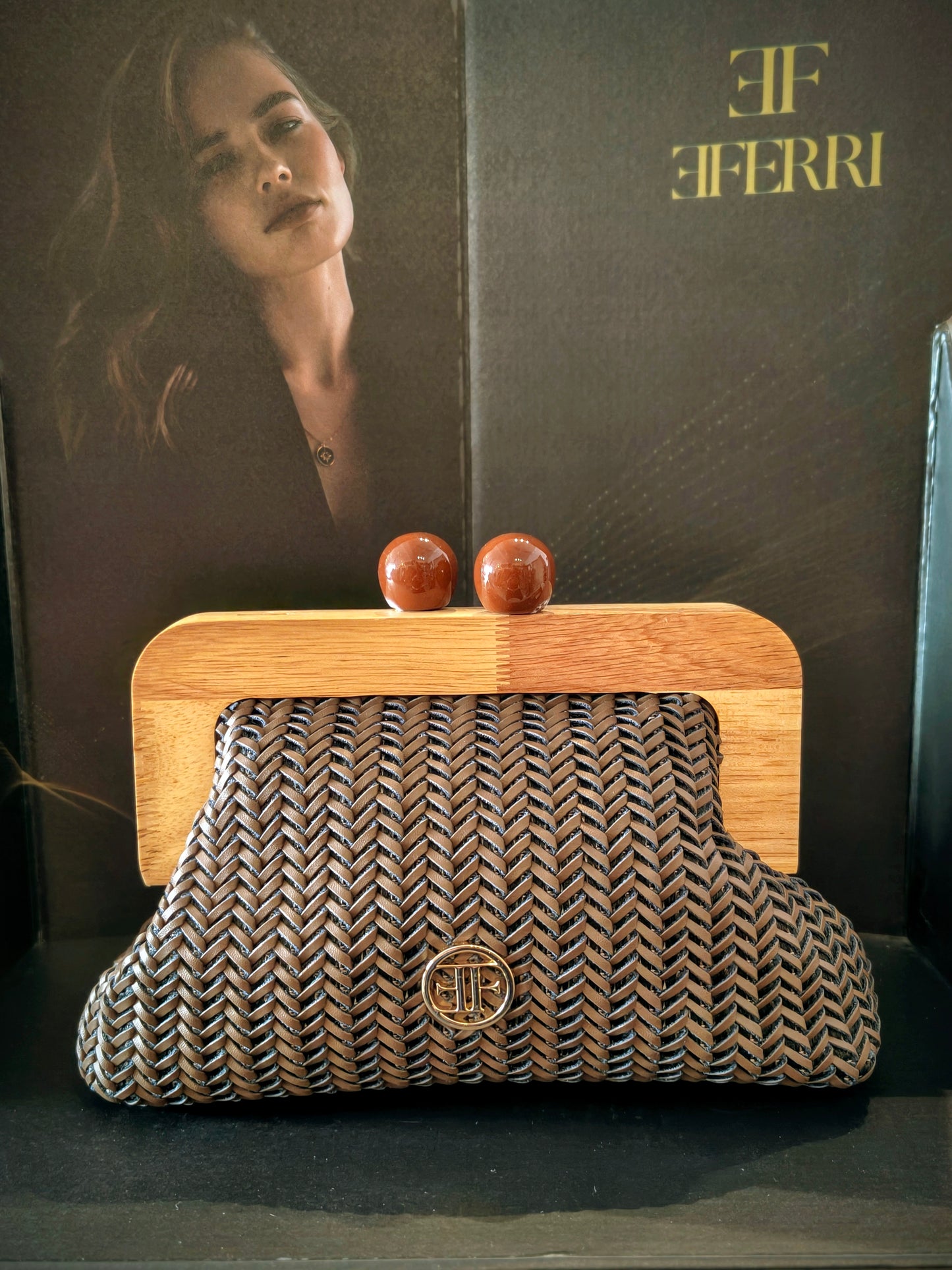 Bolso rafia y madera marrón chocolate