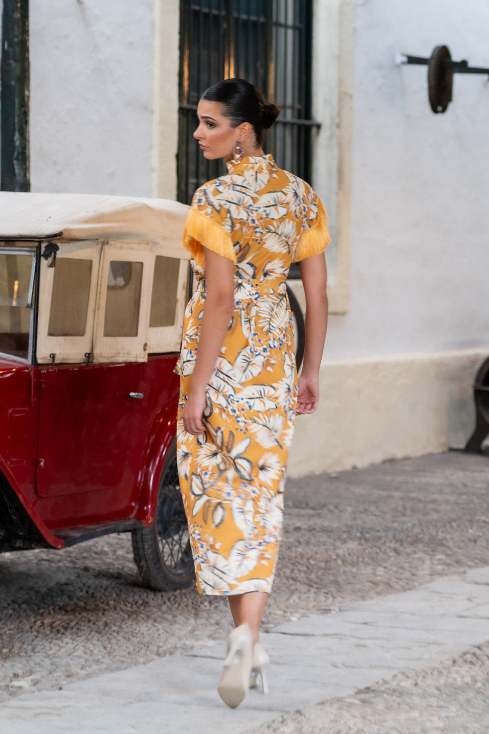 Vestido Fiesta Jara Yellow Káhyra – Vestido Camisero Satinado Estampado