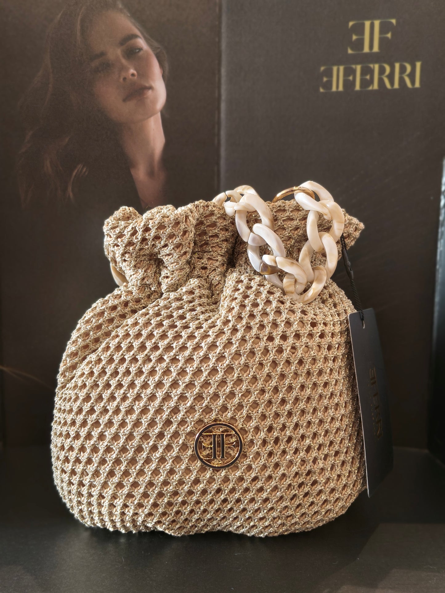 Bolso bombonera beige o negra