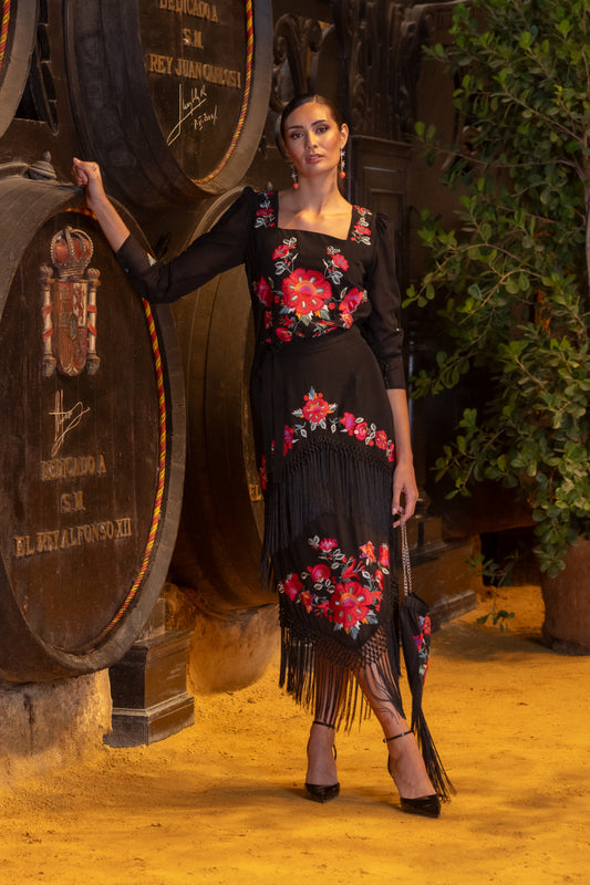 Falda Fino Negra Káhyra con Bordado Floral y Flecos