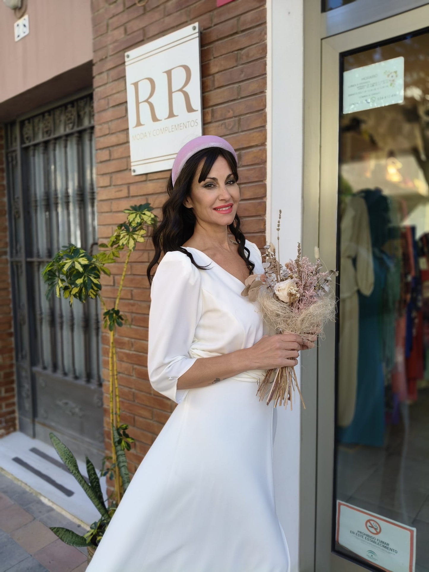 Vestido Fiesta Blanco con Escote en V      Ideal Novia