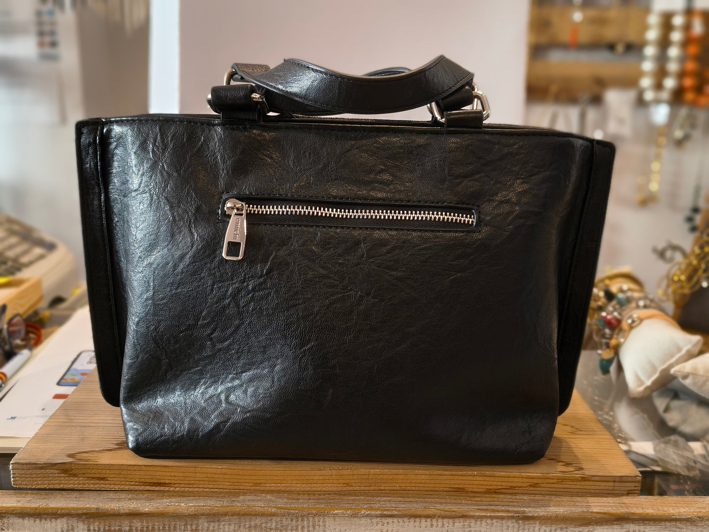 Z.OUTLET.               Bolso Amichi con Asas y Bandolera · Negro o Burdeos
