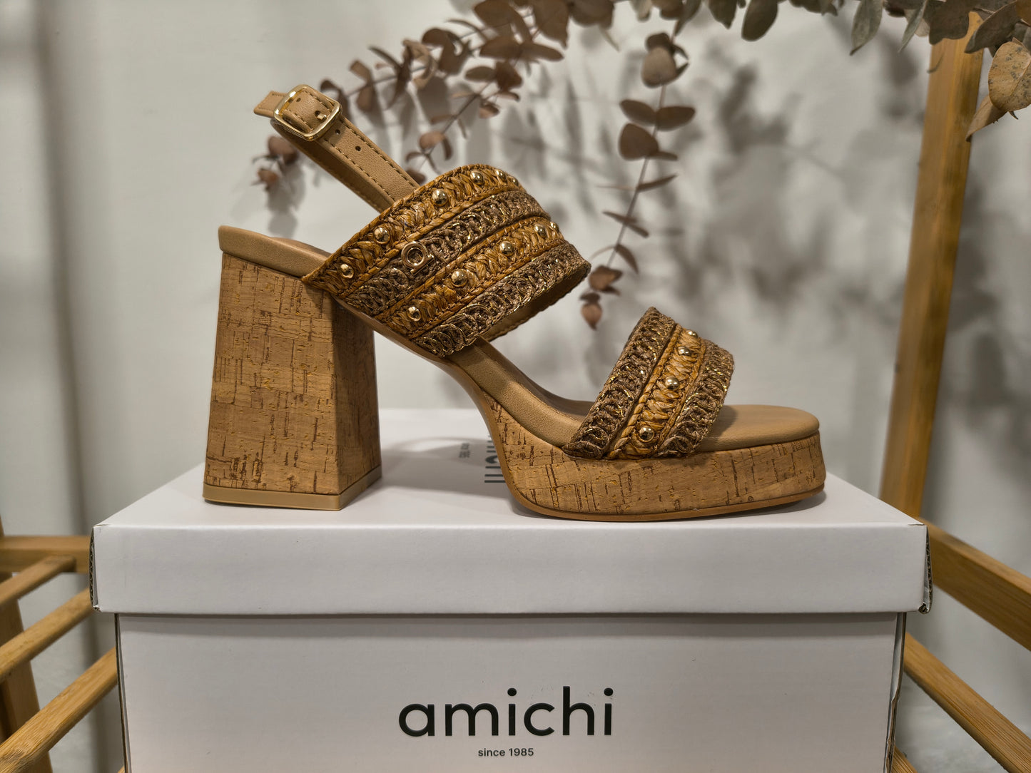 Sandalia tacón Amichi rafia y dorado