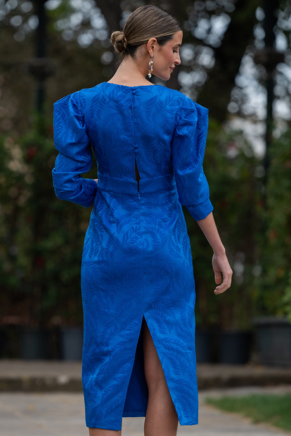 Vestido Fiesta Viña Azul en Brocado – Manga Abullonada